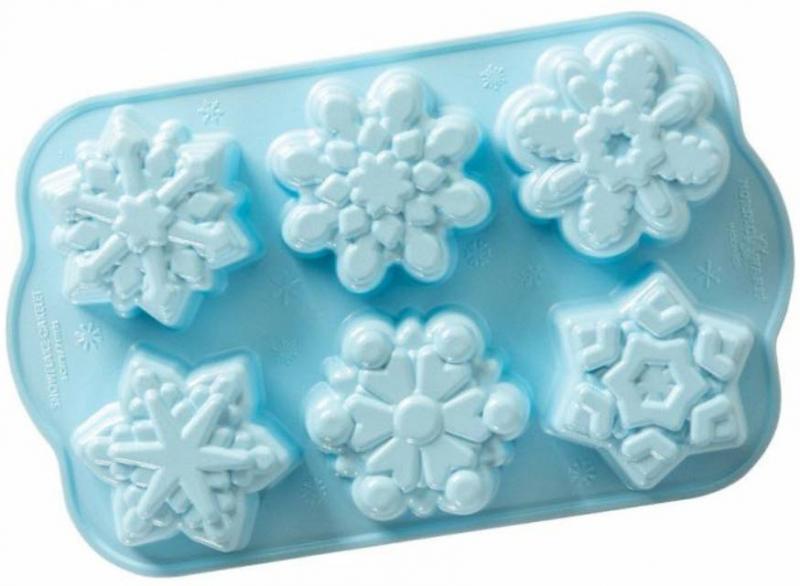 Formy na bábovku Nordic Ware Frozen 2 forma na mini bábovky Sněhové vločky 6ks, modrá